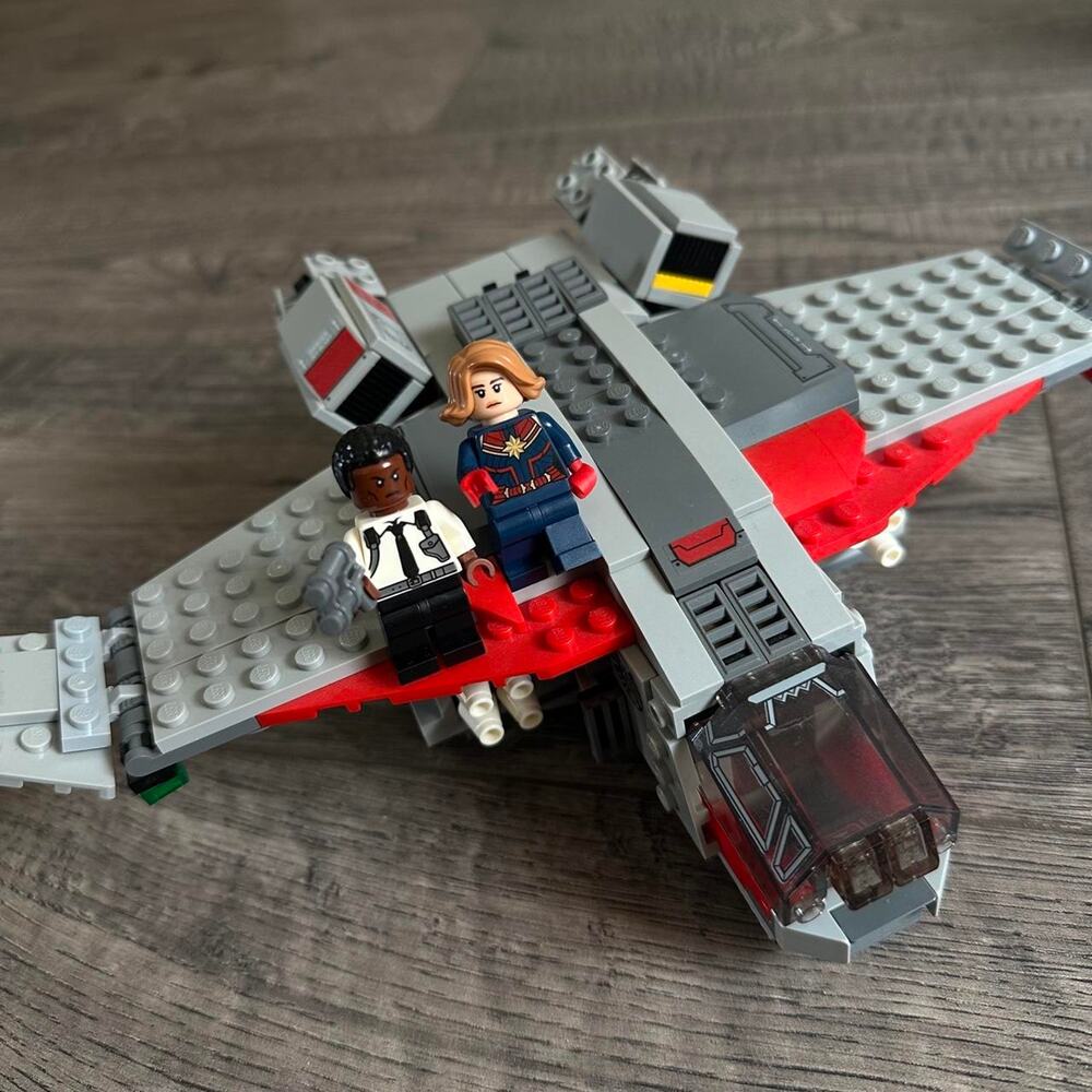 2019 Retired LEGO Marvel 76127 Captain Marvel Skrull Attack Set - Incomplete